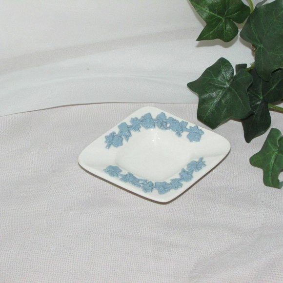 Wedgwood Queen's Ware Ashtray Vintage England White Blue - Picture 2 of 5